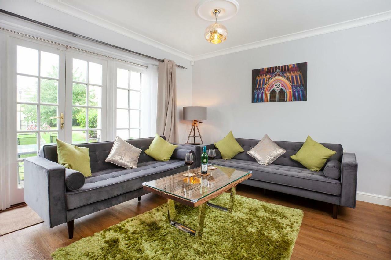 Villa Thomas, Off Leeman Road, Sleeps 9 York Exterior foto